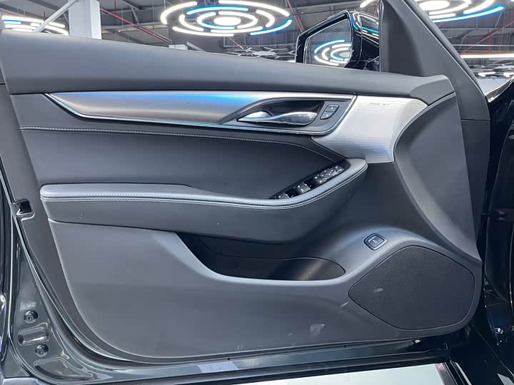 Фото 10 - Cadillac CT5