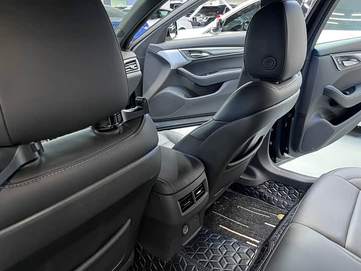 Фото 11 - Cadillac CT5