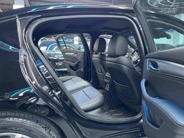 Фото 13 - Cadillac CT5