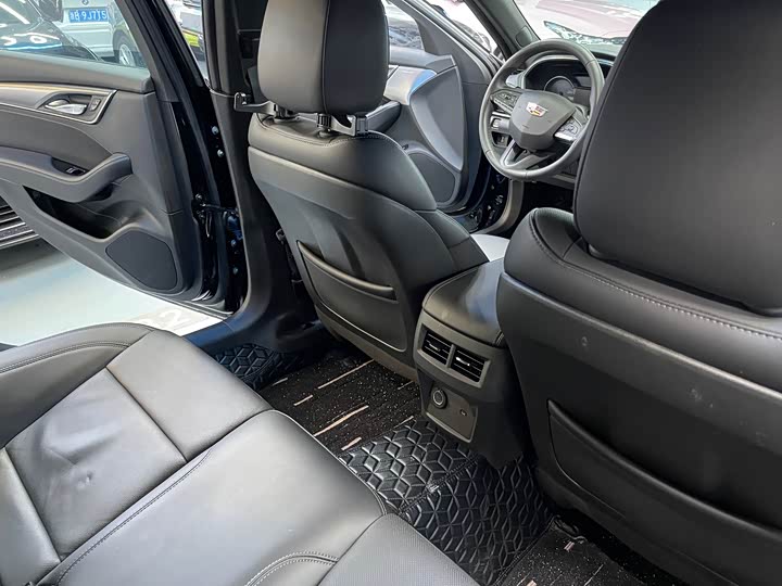 Фото 14 - Cadillac CT5