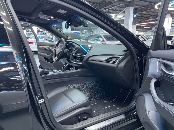 Фото 15 - Cadillac CT5