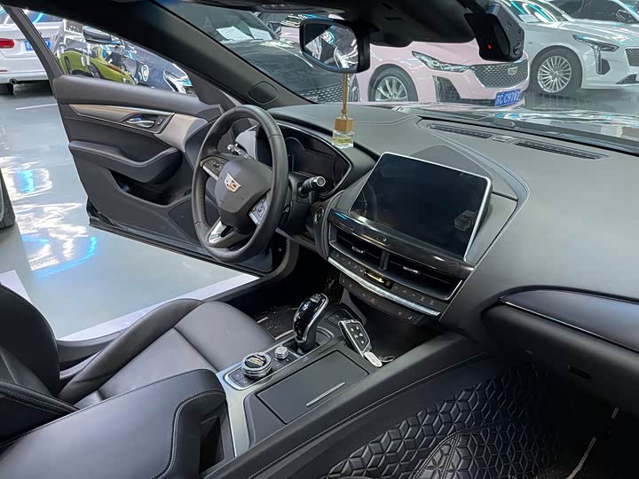 Фото 16 - Cadillac CT5