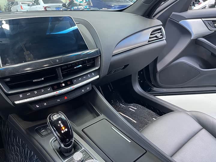 Фото 8 - Cadillac CT5