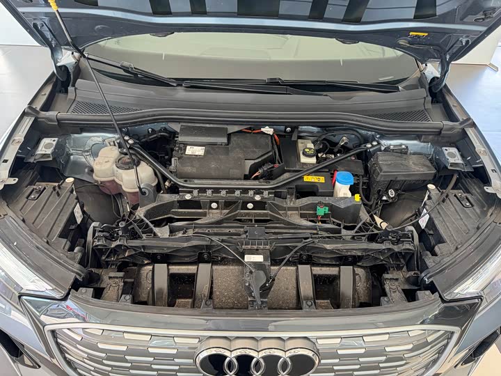 Фото 16 - Audi Q4 e-tron