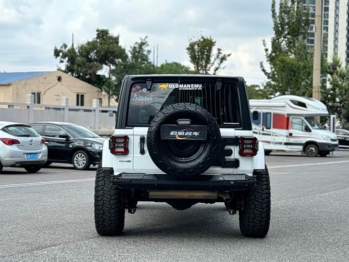 Фото 10 - Jeep Wrangler Hybrid
