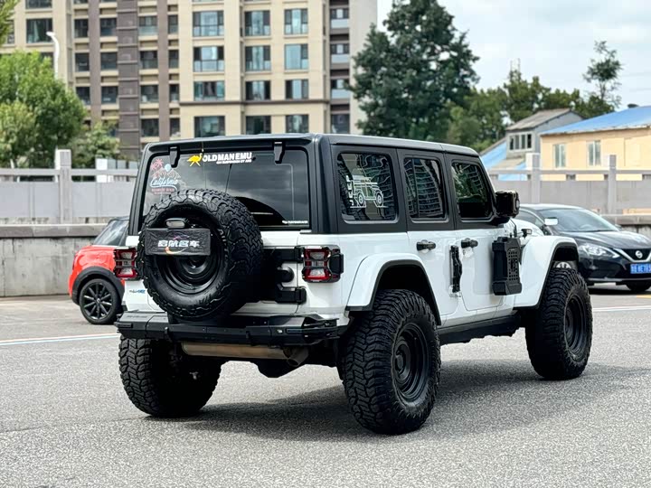 Фото 11 - Jeep Wrangler Hybrid