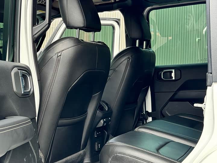 Фото 5 - Jeep Wrangler Hybrid