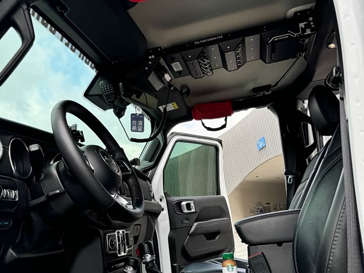 Фото 6 - Jeep Wrangler Hybrid