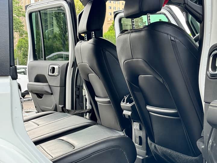 Фото 7 - Jeep Wrangler Hybrid