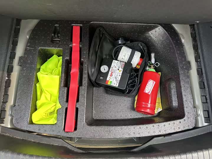 Фото 7 - Hongqi H5