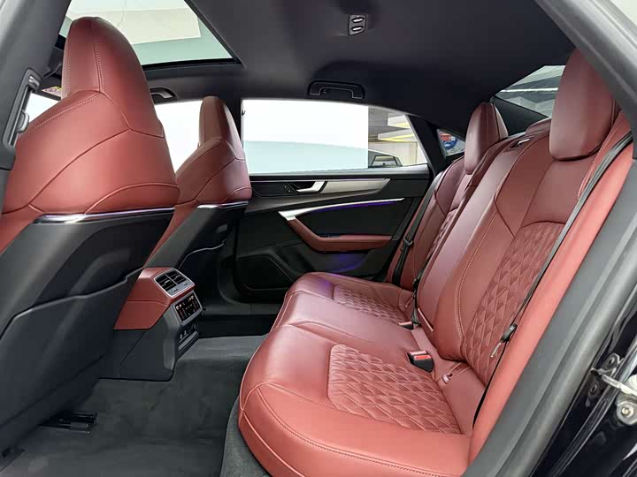 Фото 12 - Audi A7L