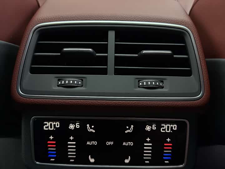 Фото 16 - Audi A7L