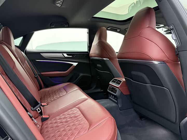 Фото 18 - Audi A7L