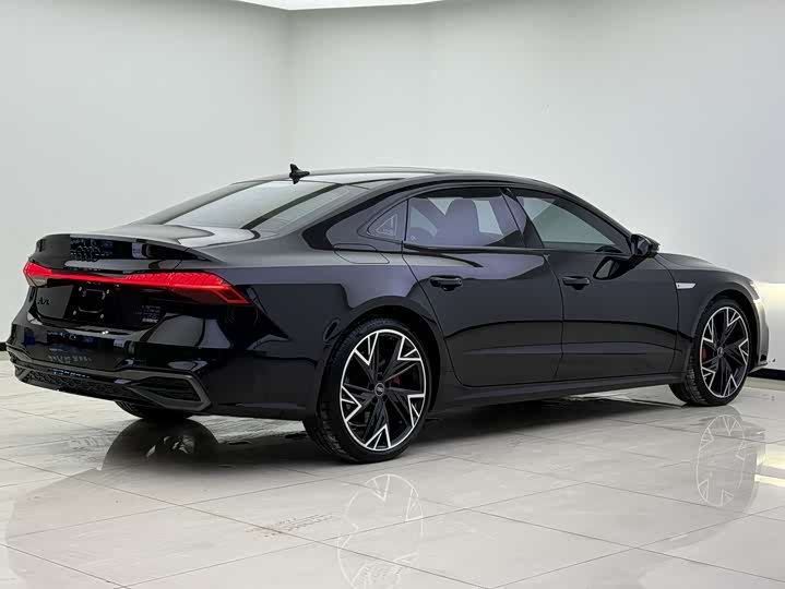 Фото 19 - Audi A7L