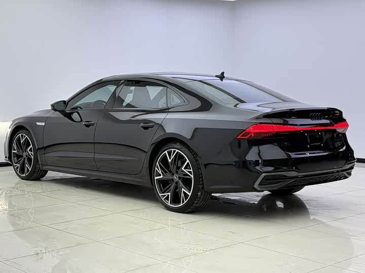 Фото 21 - Audi A7L