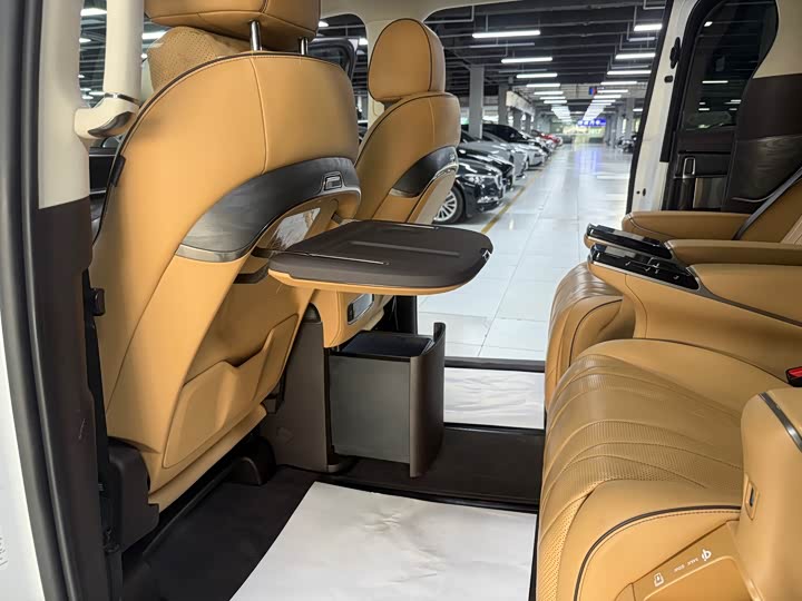 Фото 8 - Denza D9