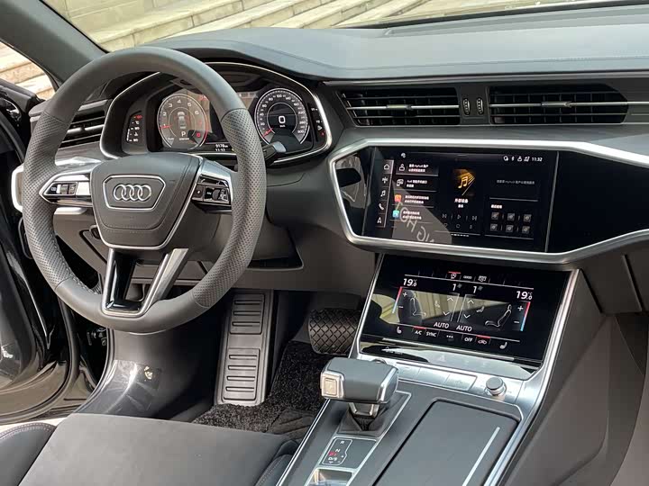 Фото 6 - Audi A6L