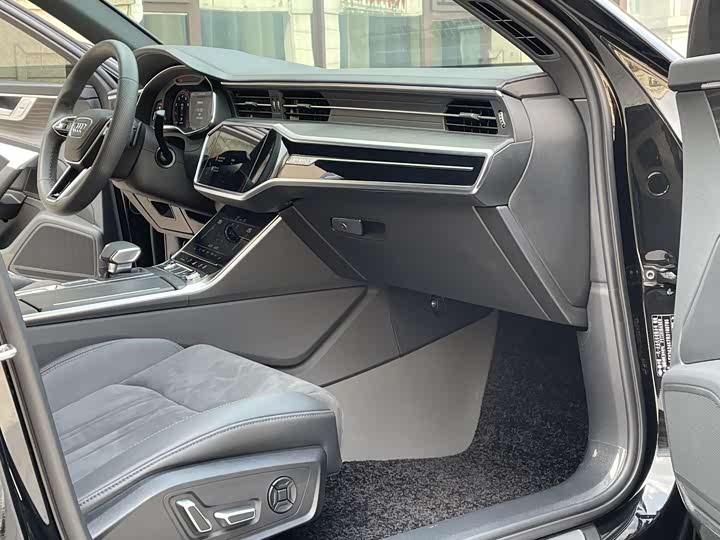 Фото 8 - Audi A6L