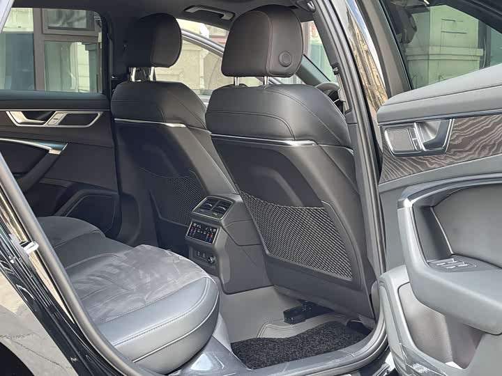 Фото 9 - Audi A6L