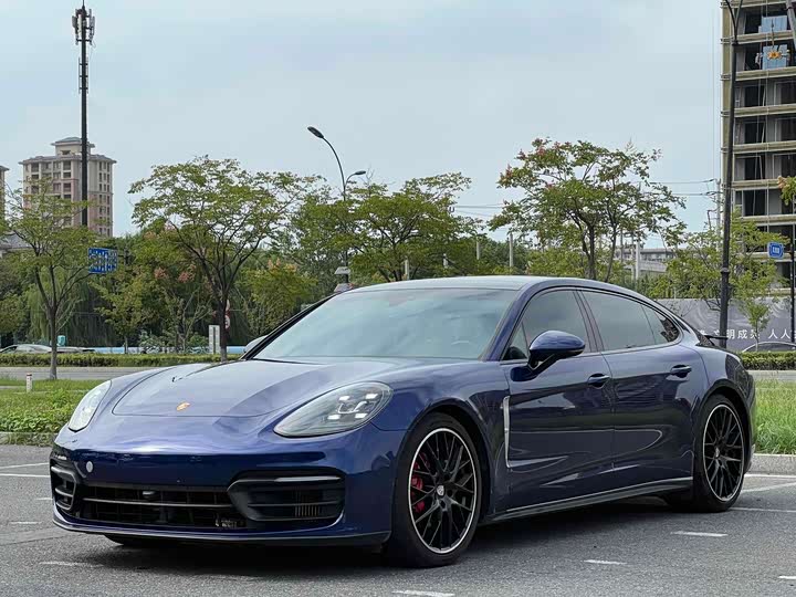 Фото 1 - Porsche Panamera