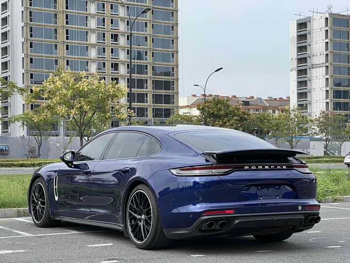 Фото 2 - Porsche Panamera