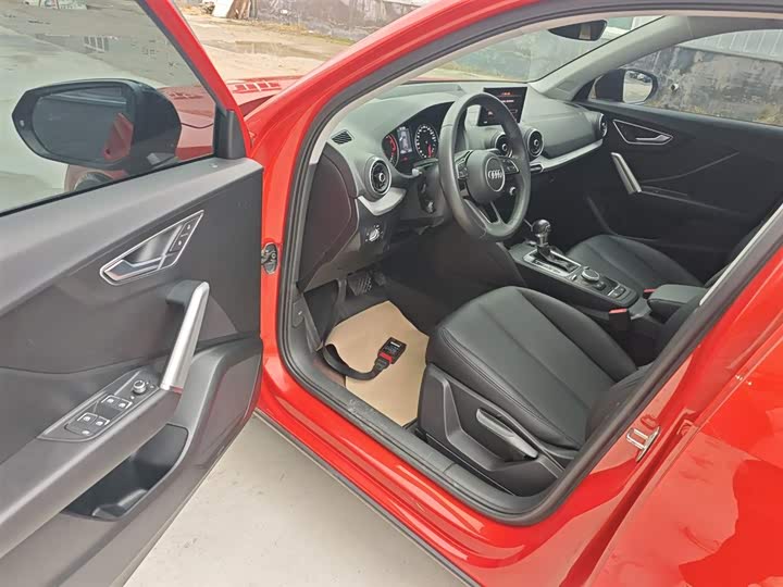 Фото 16 - Audi Q2L