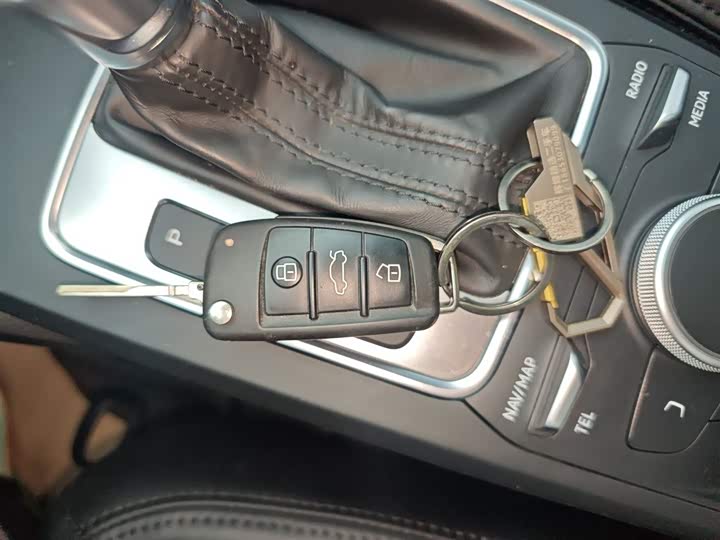 Фото 9 - Audi Q2L