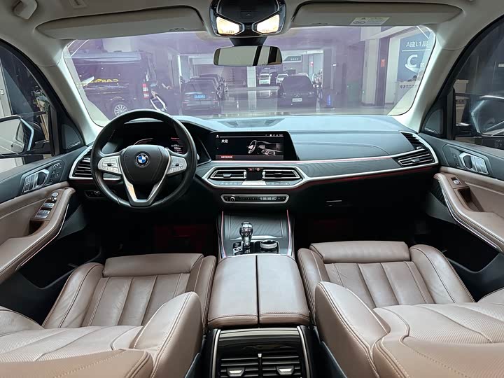 Фото 10 - BMW X7