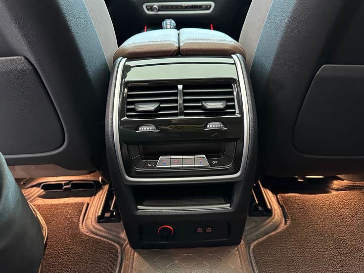 Фото 14 - BMW X7