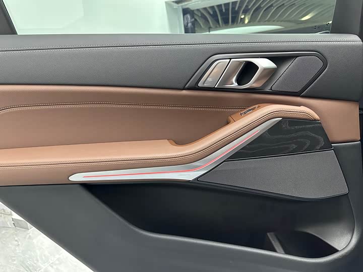 Фото 15 - BMW X7