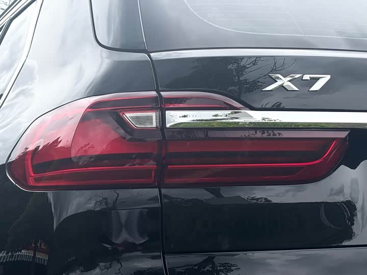 Фото 17 - BMW X7