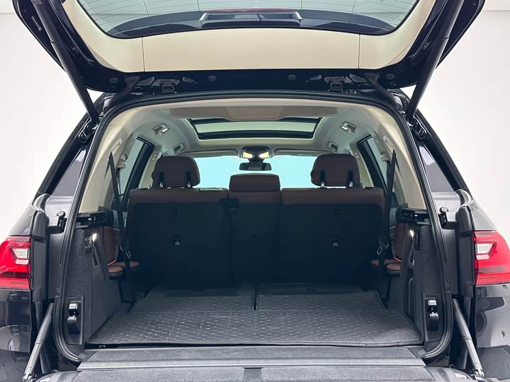 Фото 21 - BMW X7