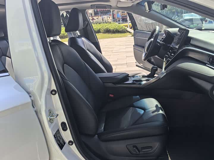 Фото 11 - Toyota Camry