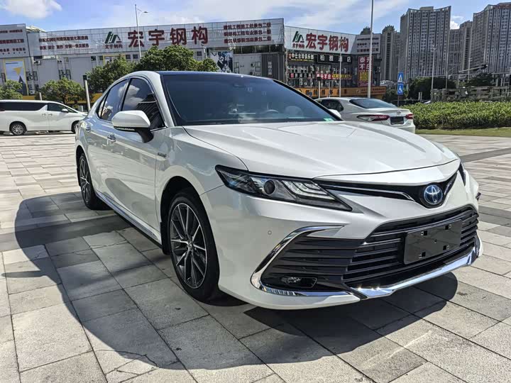 Фото 3 - Toyota Camry