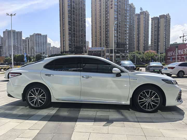 Фото 4 - Toyota Camry