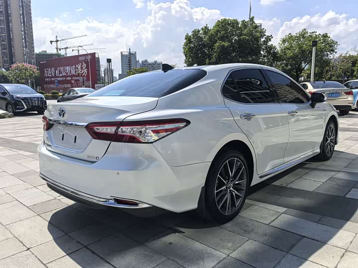 Фото 5 - Toyota Camry