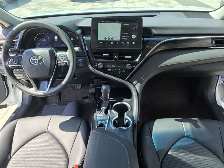 Фото 9 - Toyota Camry
