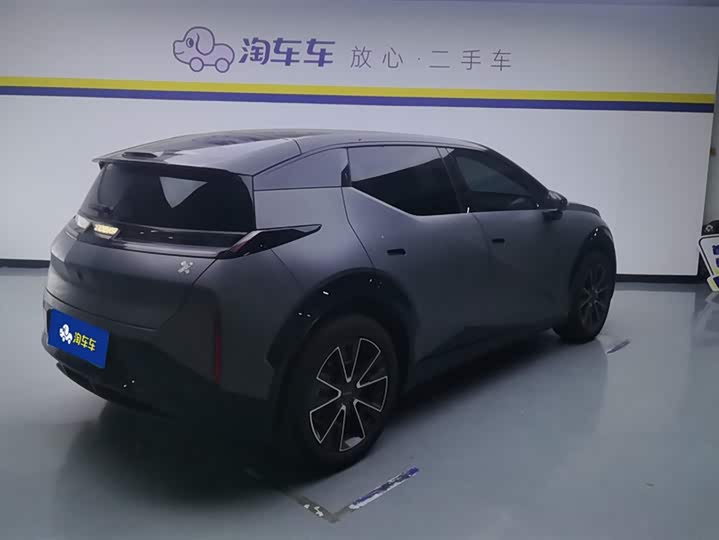 Фото 3 - Zeekr X