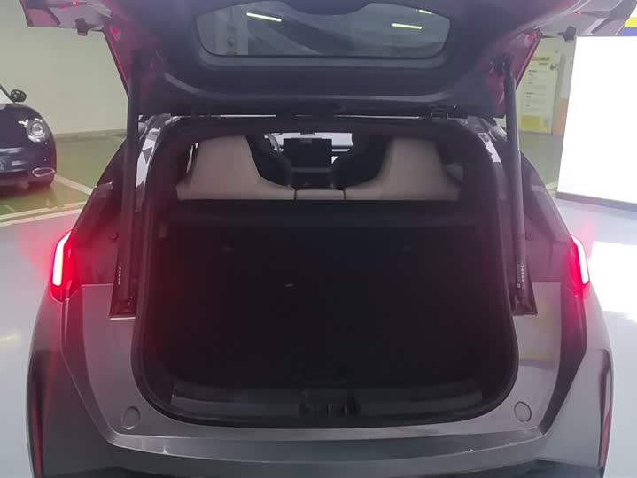 Фото 4 - Zeekr X