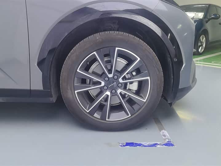 Фото 6 - Zeekr X