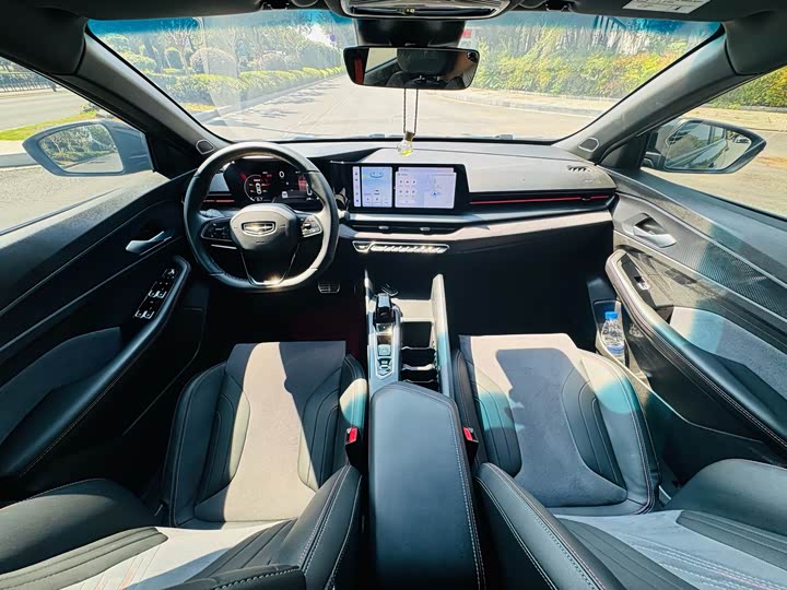 Фото 6 - Geely Binrui