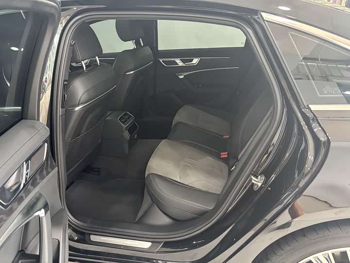 Фото 20 - Audi A6L