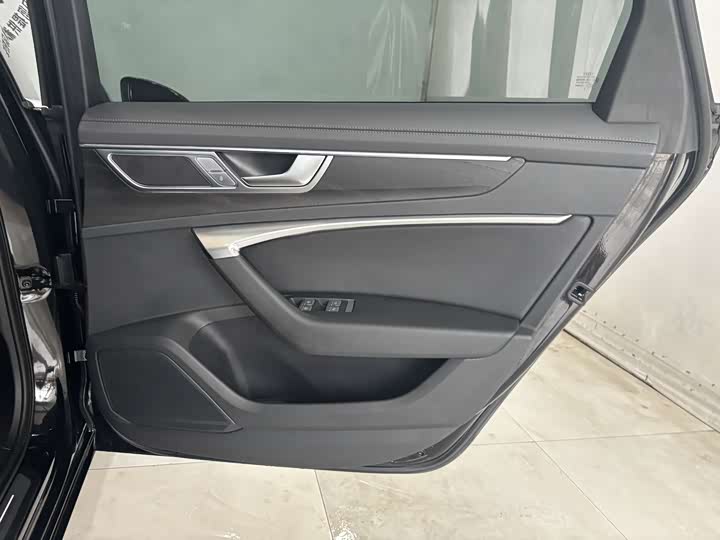 Фото 21 - Audi A6L