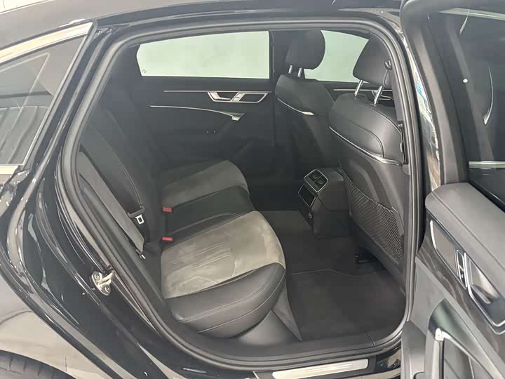 Фото 22 - Audi A6L