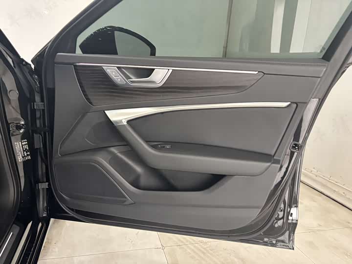 Фото 23 - Audi A6L