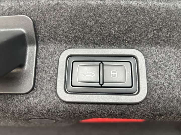 Фото 28 - Audi A6L