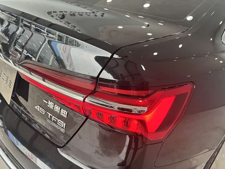 Фото 9 - Audi A6L