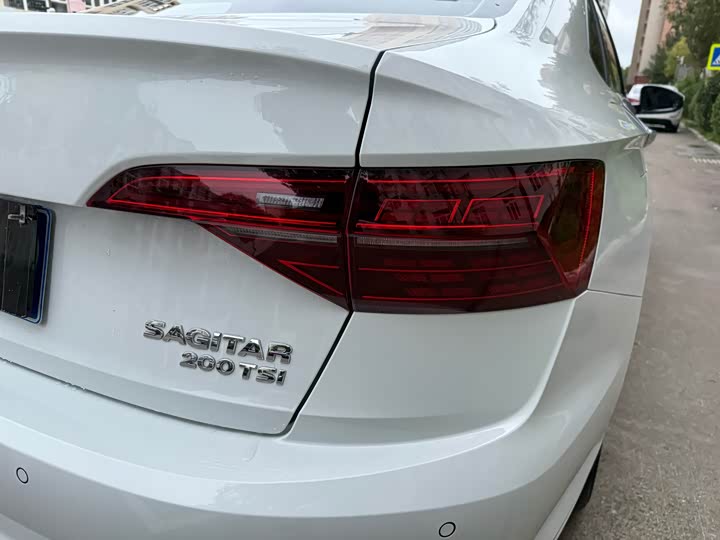 Фото 8 - Volkswagen Sagitar L