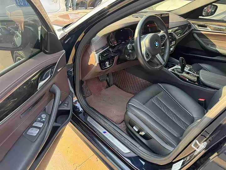 Фото 3 - BMW 5 Series