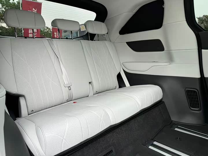 Фото 12 - XPeng X9